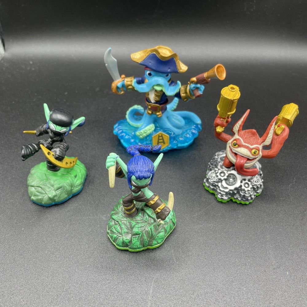 Skylanders lot of 4 figures